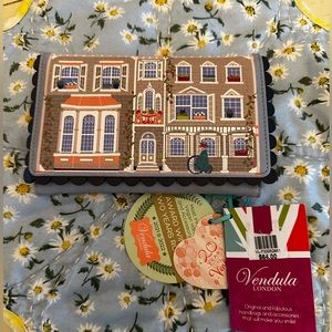 NWT Vendula London Adorable Wallet with Scalloped Edges and Lots of Compartments